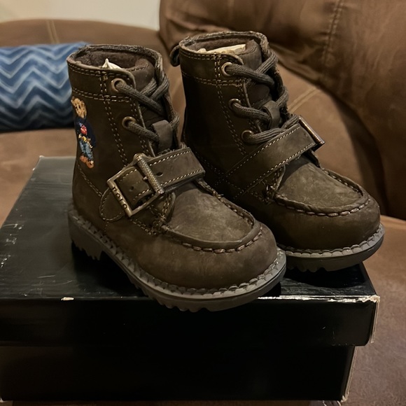 Polo by Ralph Lauren Dark Brown Kids Boots with Bear Patch - Picture 2 of 10